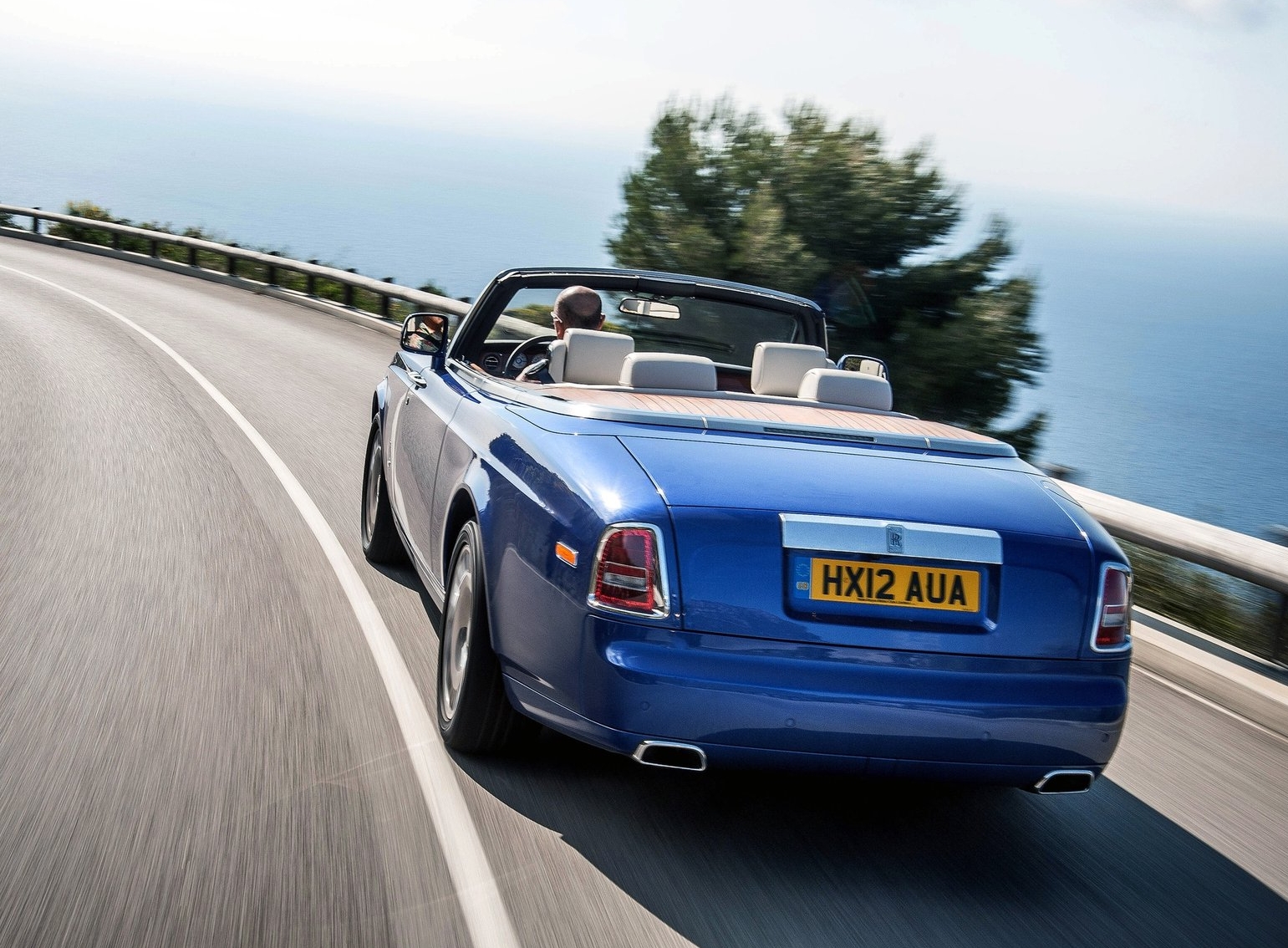 https://www.whatcar.lv/cars/Rolls-Royce/Phantom kabriolets/f150c285449685f3429f442cd20b299a.jpg